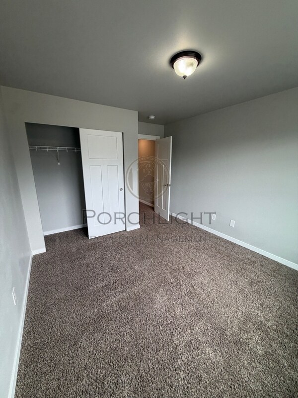 Building Photo - 2102 Snowbush St