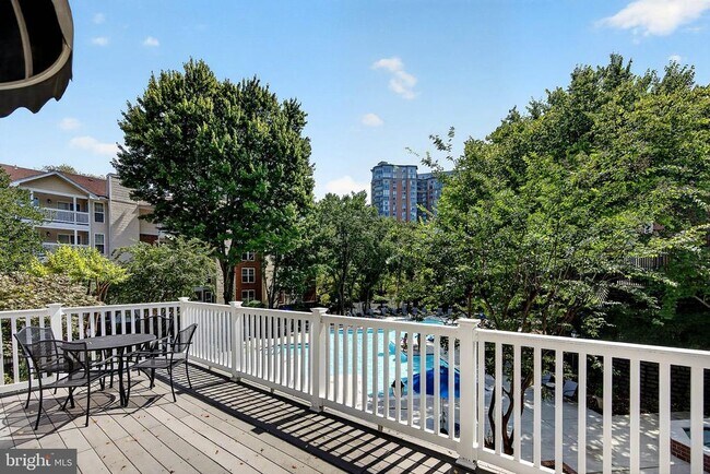 Building Photo - 1504 Lincoln Way