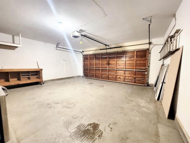 Building Photo - Beautiful and Spacious 4 BR / 3 BA Home fo...