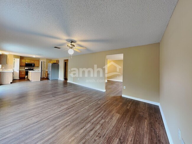 Building Photo - 16452 Corner Lake Dr