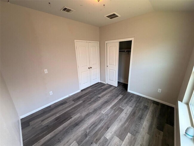 Building Photo - 1925 Alvarado Dr