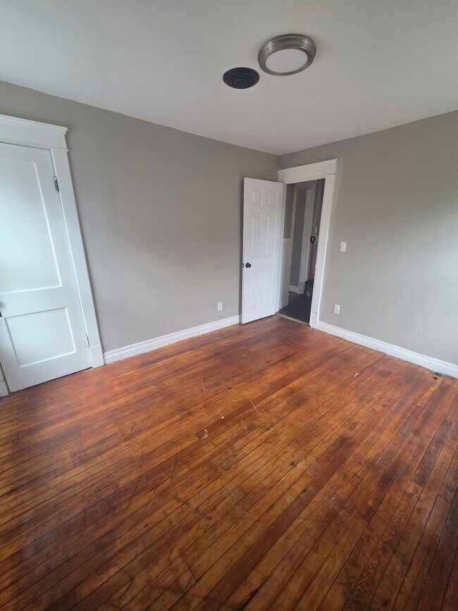Building Photo - 398 Dearborn St