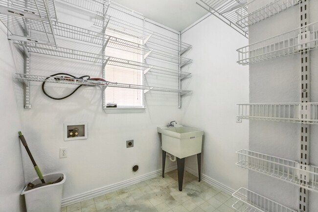 Building Photo - 5512 Charleston Dr