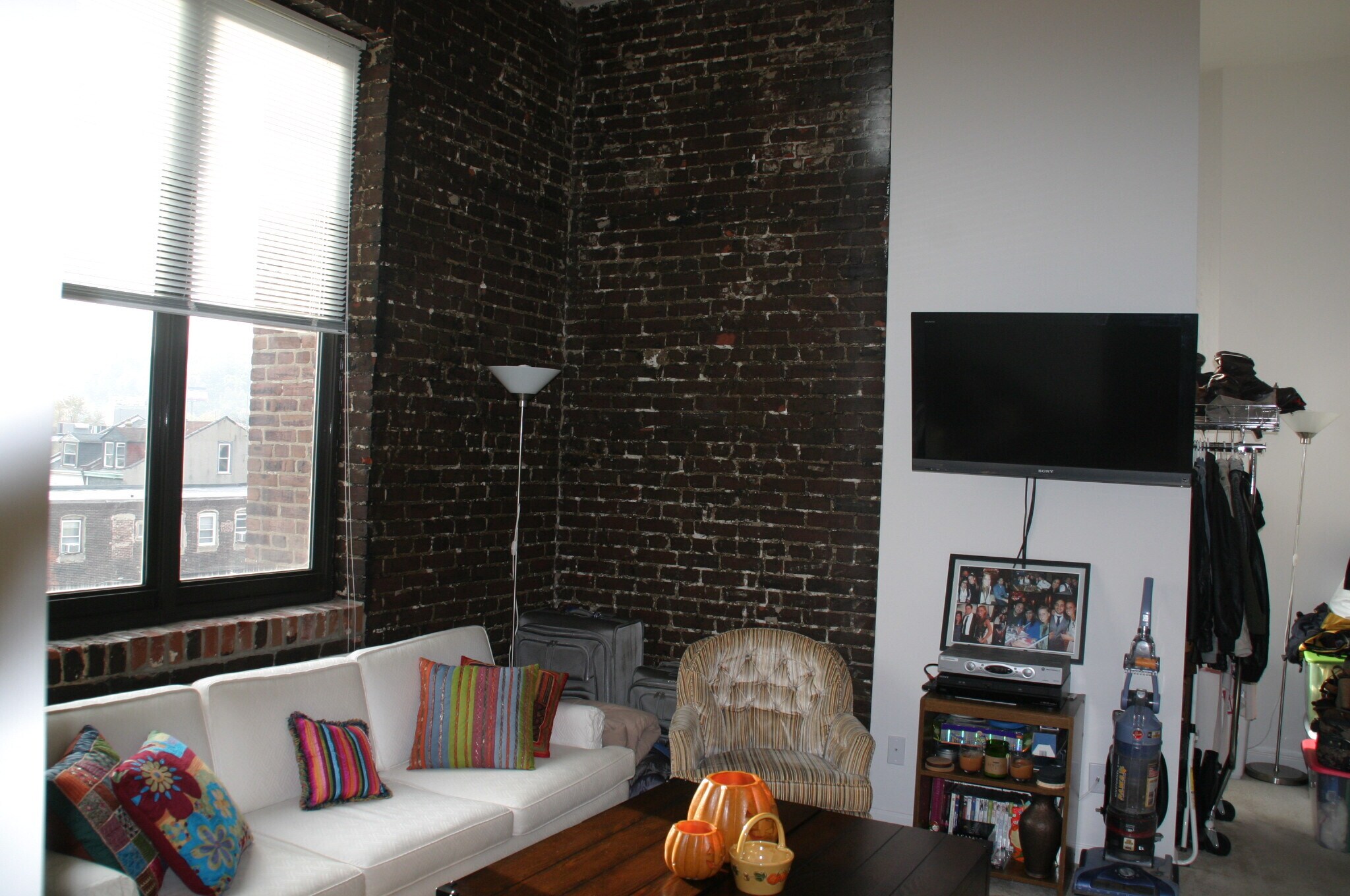 302 living space - 4368 Cresson St