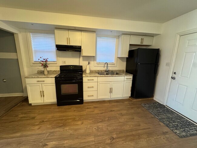 Building Photo - 617 W 43rd Pl