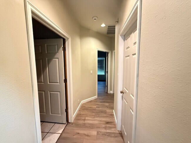 Building Photo - Right On The Green- 3 Bedroom Updated Home on Battle Creek