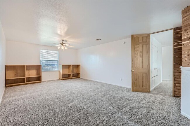 Building Photo - 131 Lavaca Loop