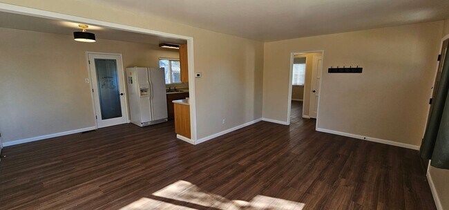 Building Photo - For Rent 2 Bedroom 1 Bathroom 1 Car Garage