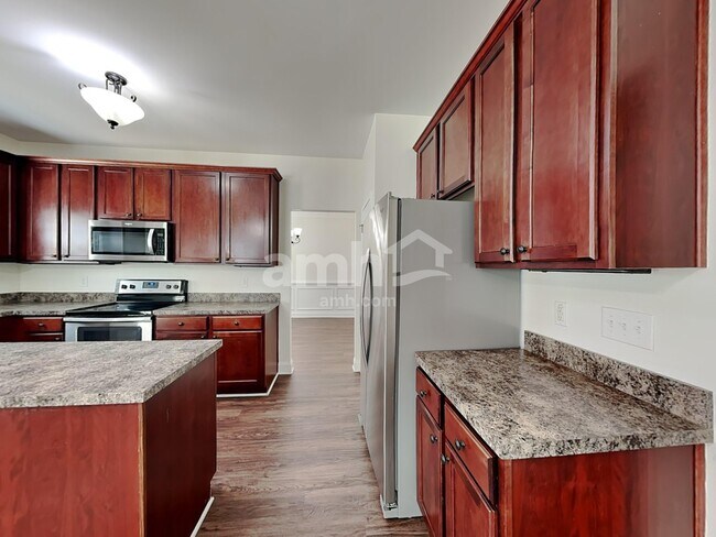 Building Photo - 6260 Cove Creek Dr