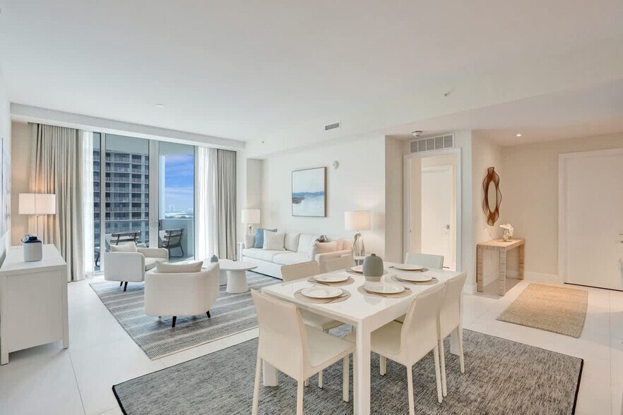 Building Photo - 3100 N Ocean Dr