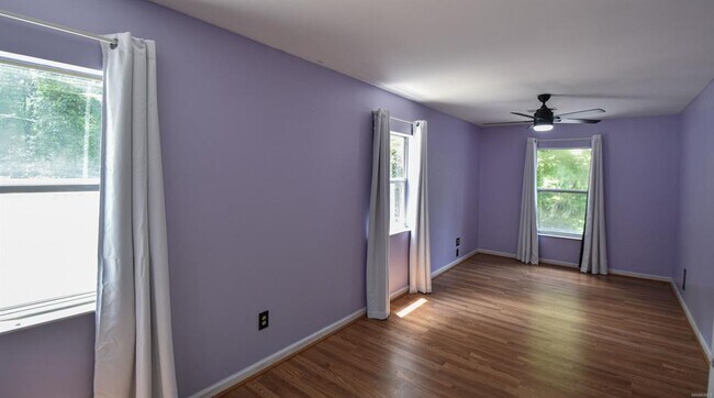 Building Photo - 555 Shady Acres Rd