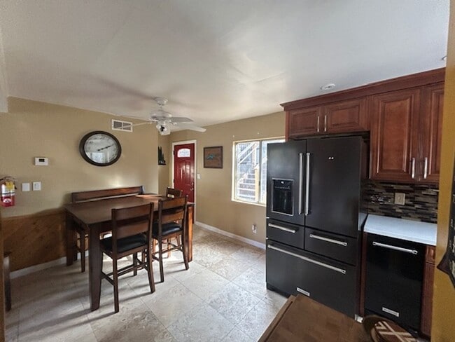 Building Photo - 716 BArrett Way