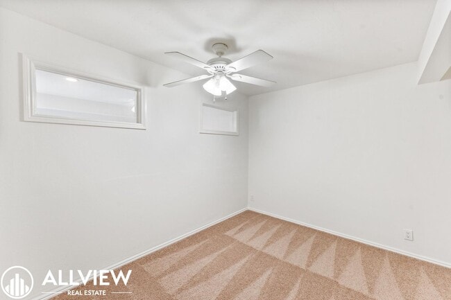Building Photo - Beautifully Upgraded 2 Bed, 2 Bath + Den W...