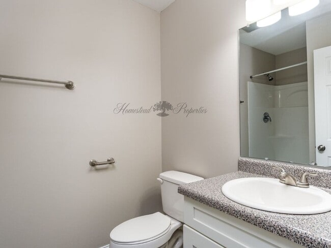 Building Photo - Updated 3 Bedroom / 2 Bath Home on Lamont