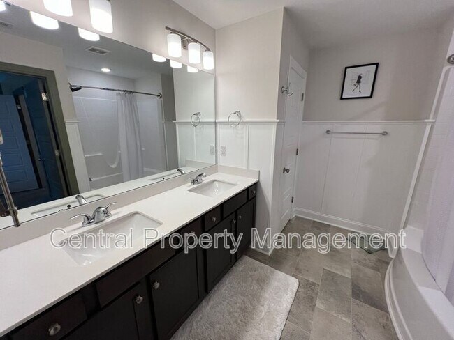 Building Photo - 18 Camden Wds Trl