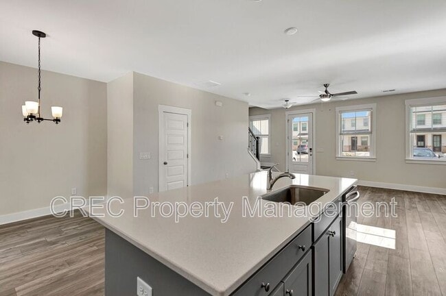 Building Photo - 7811 Park Gate Dr