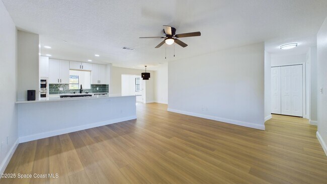 Building Photo - 987 Nicklaus Dr