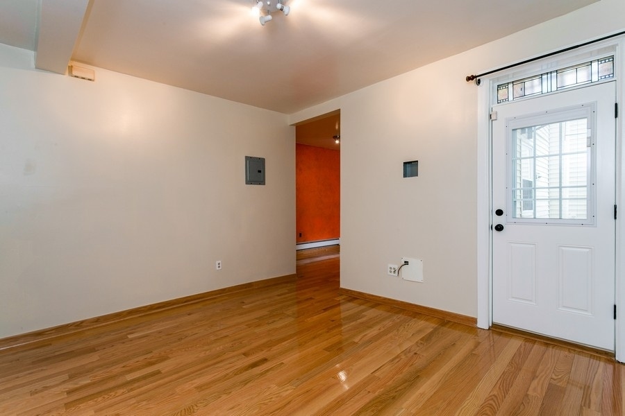 Living room - 320 6th St