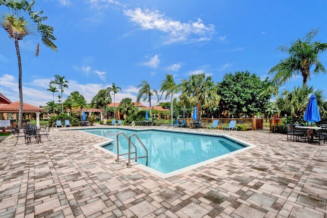 Building Photo - Updated 2 Bed, 2 Bath 1st Floor Condo with...