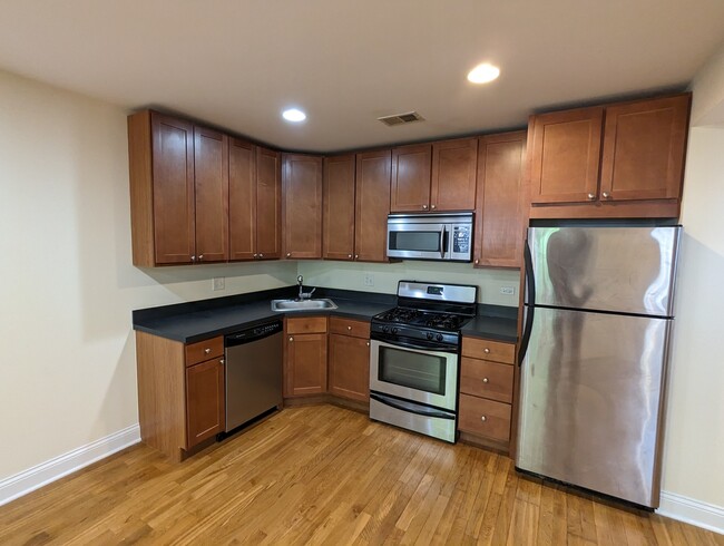 Building Photo - 2834 N Albany Ave
