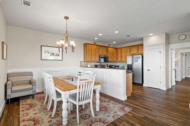 Building Photo - 18004 Edgewood Way