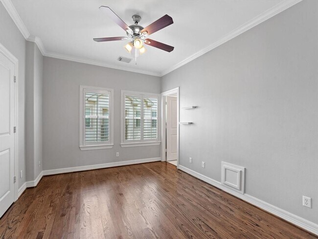 Building Photo - 625 Hartman St