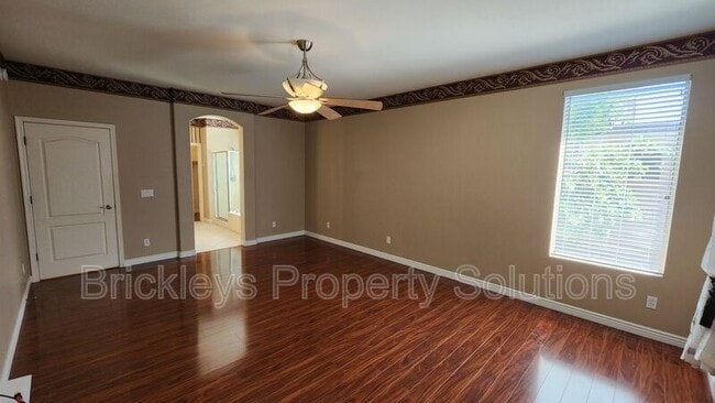Building Photo - 410 N Bell Pl