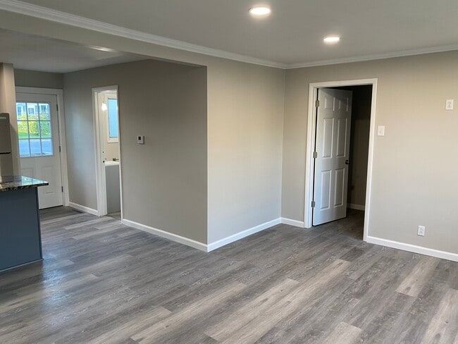 Building Photo - 313 S Main St