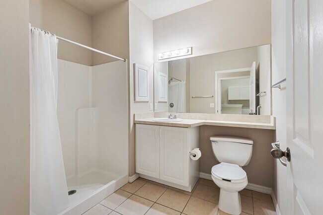 Building Photo - 2/2 Greens Condo at West End - Available July 10, 2026