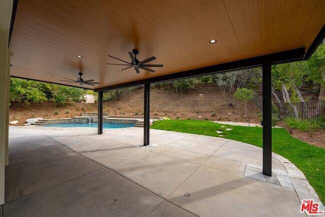 Building Photo - 18500 St Moritz Dr