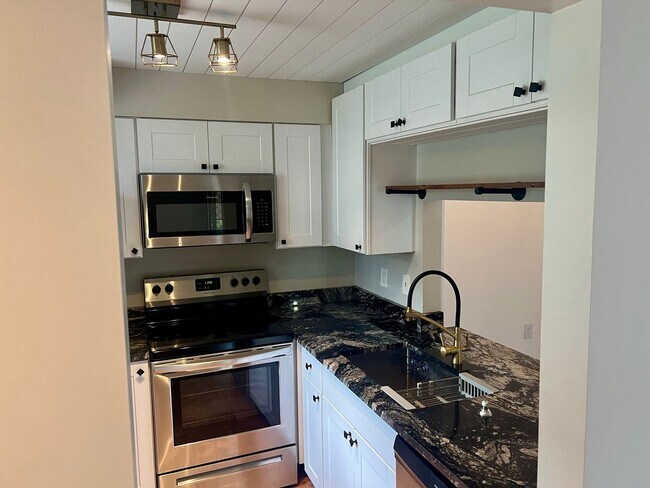 Building Photo - Move-In Ready 1-bed, 1-bath, Sarasota Condo off University Pkwy for rent!