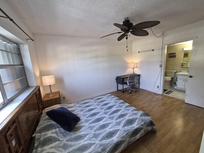 Building Photo - 100 Royal Palm Way