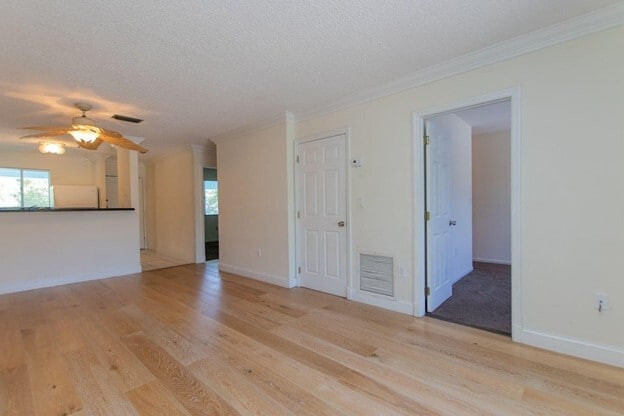Living area with two split floorplan with Laundry in between - 98402 Windward Ave