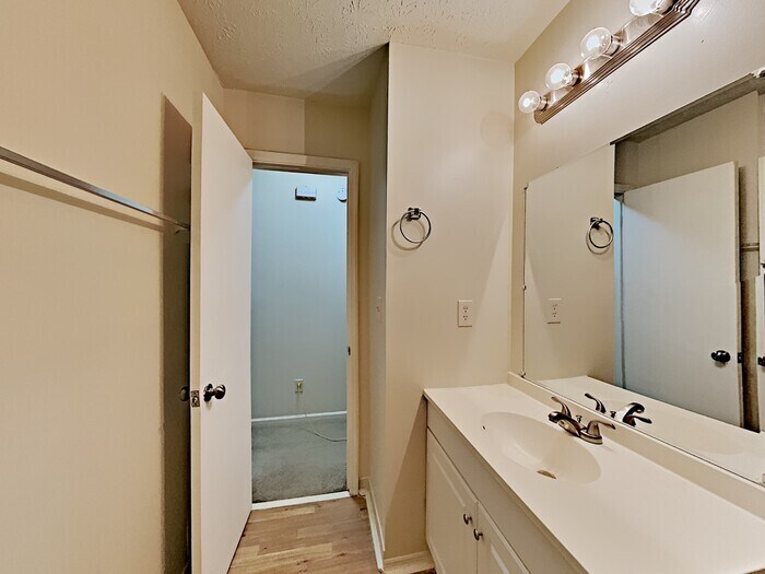 Building Photo - 8401 Beechwood Trce