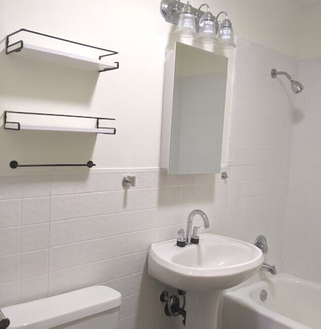 Building Photo - 423 Grand Blvd