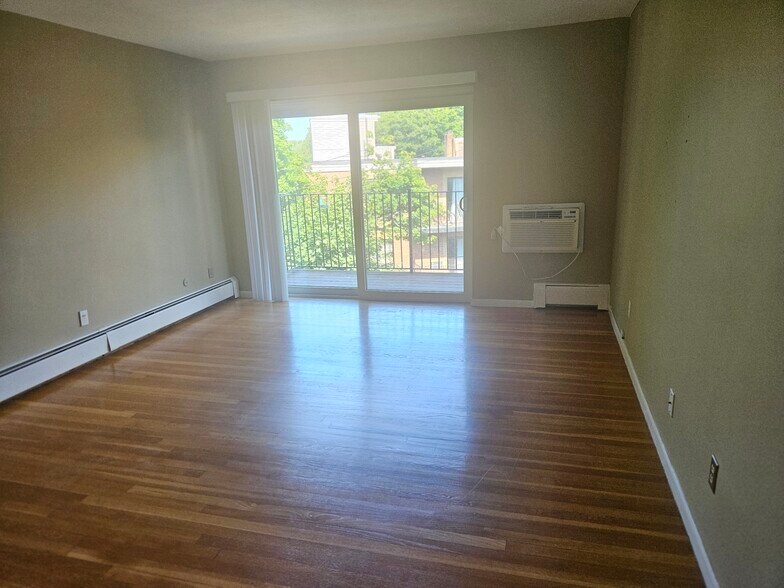 Building Photo - 400 Savin Hill Ave