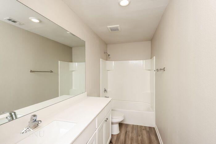 Building Photo - 2034 Delta Downs Dr