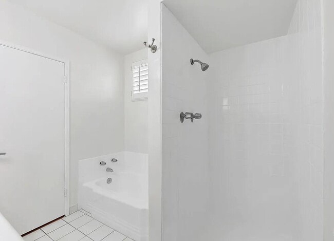 Building Photo - 1200 Flores St