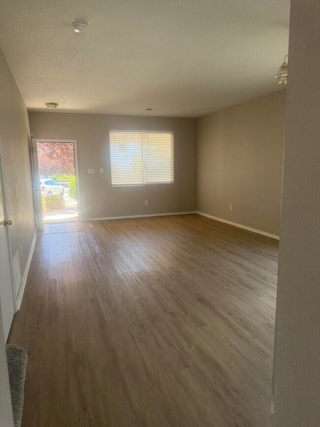 Building Photo - 10401 Pintado Ct NW