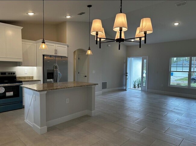 Building Photo - 1450 5th Ave