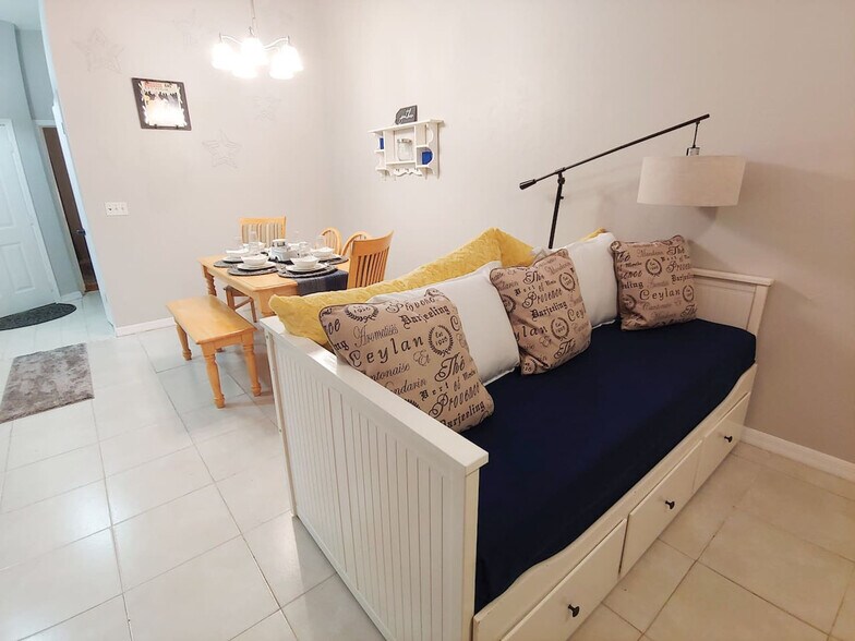 Building Photo - 3832 SW 30th Terrace