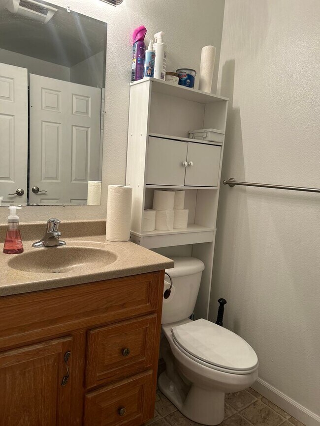 Building Photo - Century 21 Gold Rush - 3 bed, 2.5 bath (North Pole)