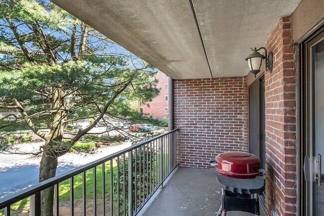 Building Photo - 146 S Marble St