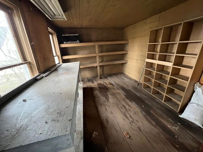 Building Photo - 406 S 6th Ave