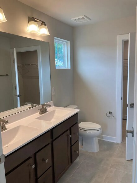 Building Photo - 101 Martha Washington Pkwy