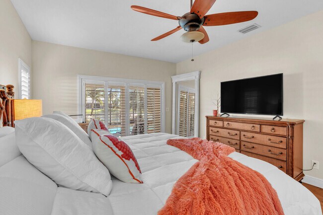 Building Photo - 8951 SE Marina Bay Dr