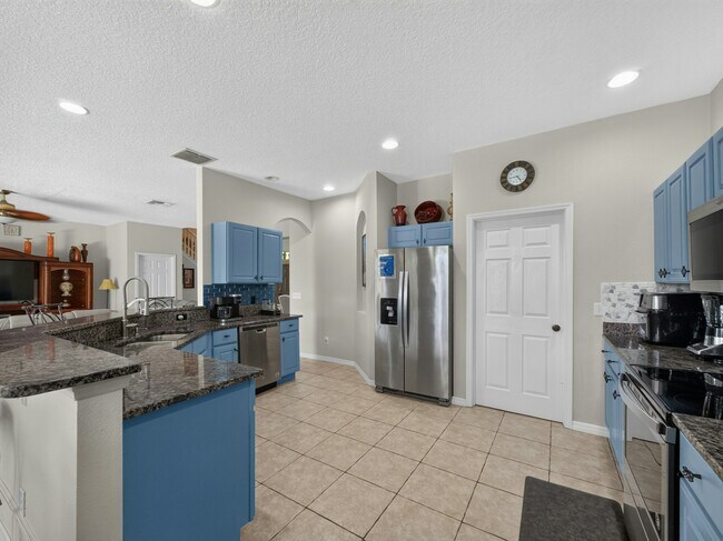 Building Photo - 8519 La Isla Dr