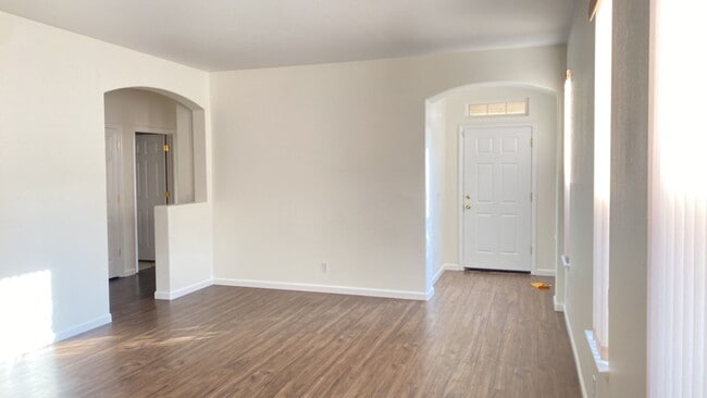 Building Photo - Riverbank