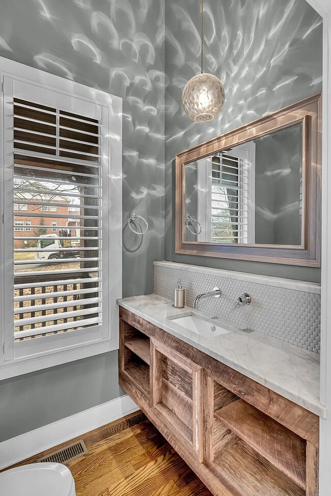 Building Photo - 921 Hillview Heights