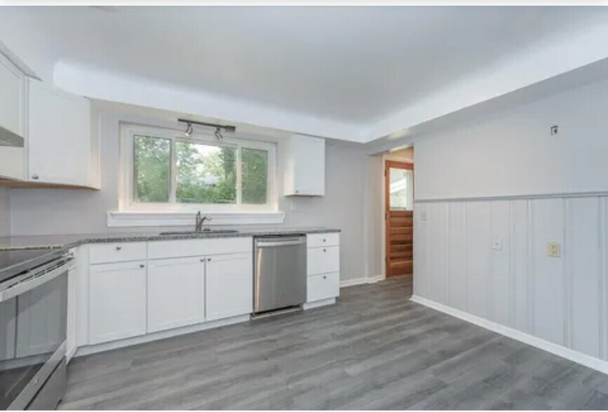 Kitchen - 7240 Bobby Ln
